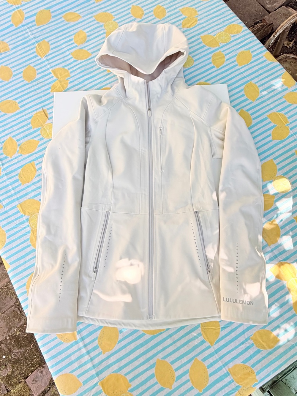 Lululemon Cross Chill
Jacket *RepelShell